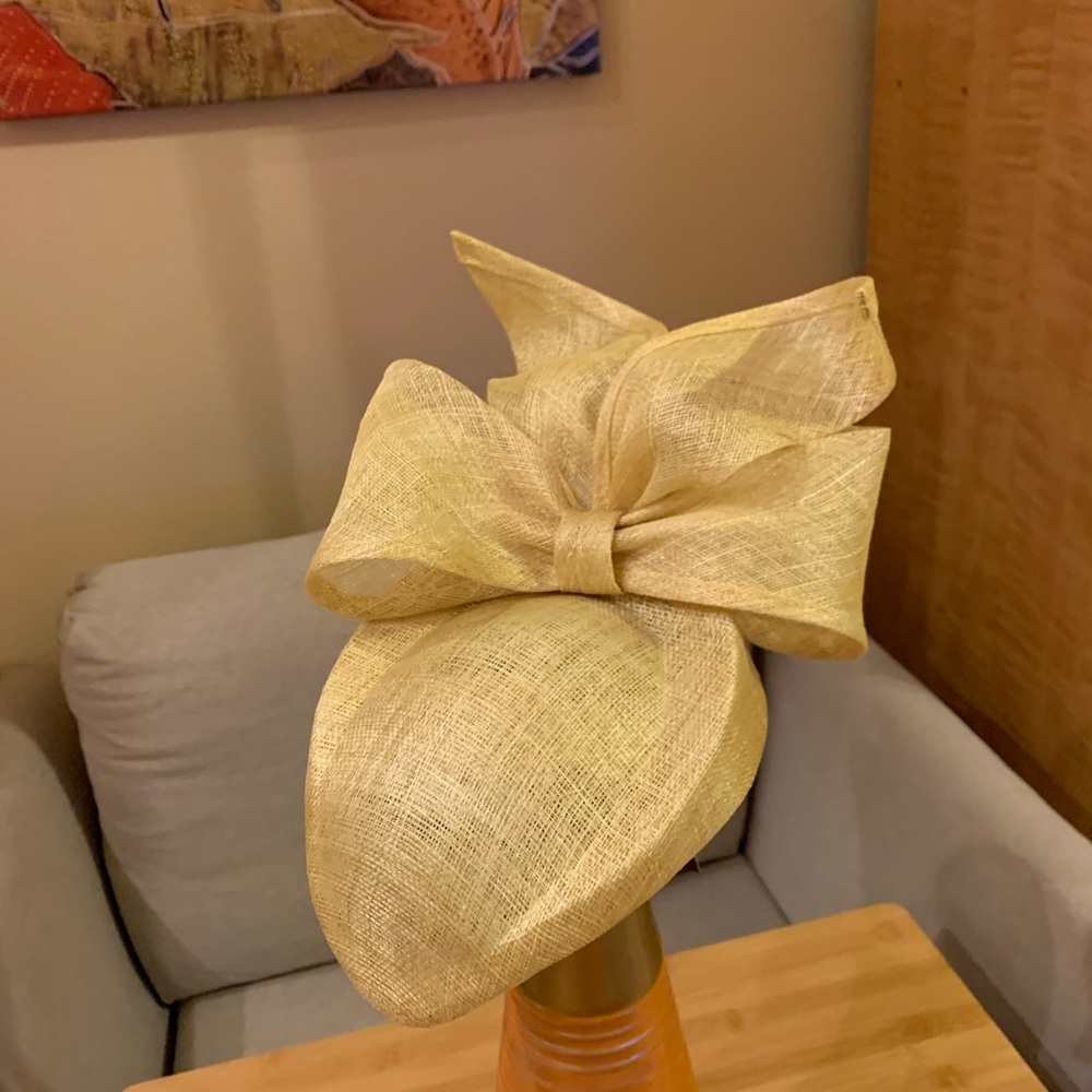 Women’s designer facinator hat